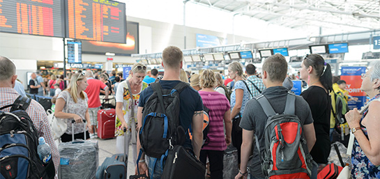 ¿El seguro de viaje cubre el overbooking?