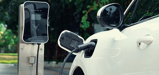 Qué seguro elegir para un coche eléctrico y un híbrido