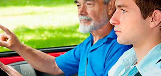 ¿Es posible enseñar a conducir a tu hijo?