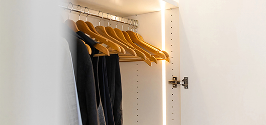 ¿Mi seguro de hogar cubre daños a mi ropa y complementos?