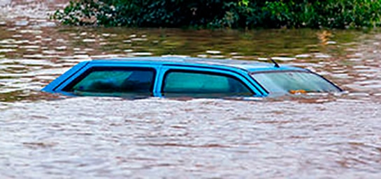 ¿El seguro cubre inundaciones del coche?