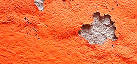 Causas por las que se desprende la pintura de las paredes