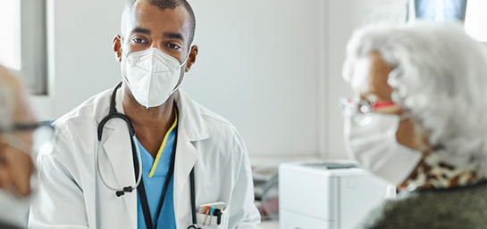 ¿Mi seguro de salud cubre a mi pareja de hecho?