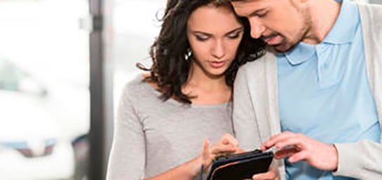 Los precios de un coche nuevo oscilan hasta un 24%