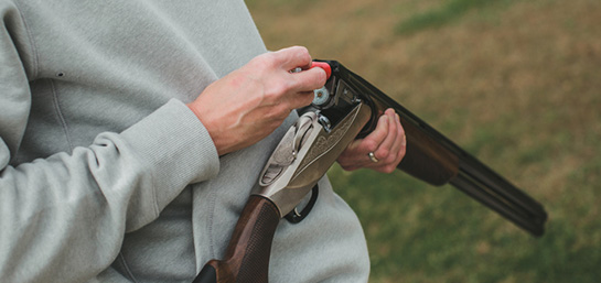 Pasos a seguir para transportar armas de caza en el coche